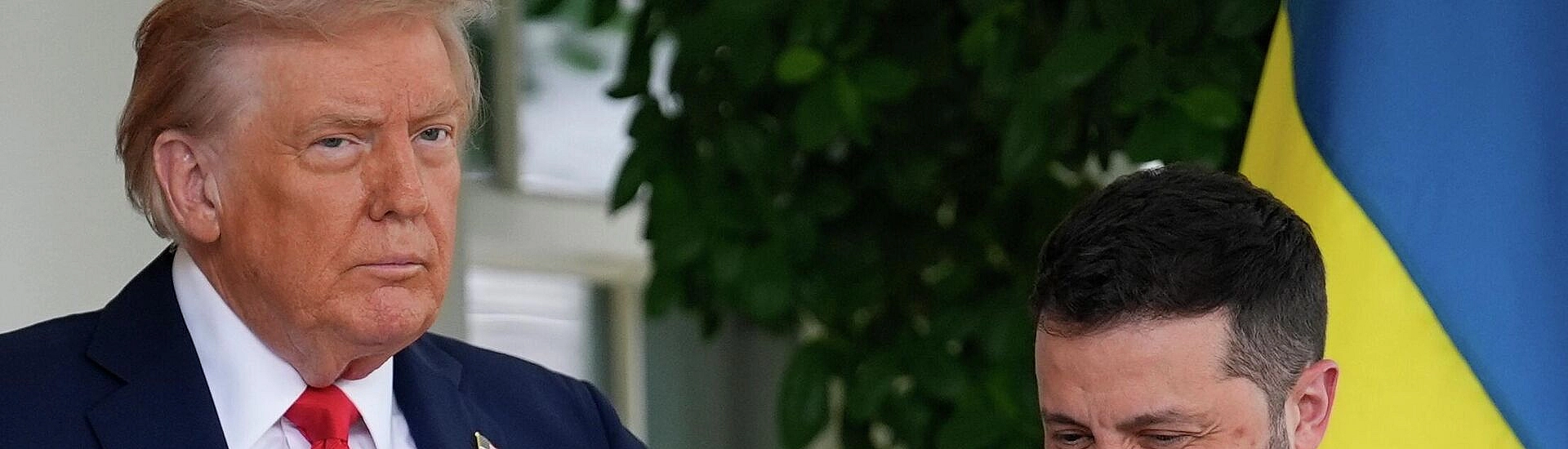 WSJ: Зеленский на переговорах с Трампом не исключил обмен территориями, но сослался на Конституцию Украины