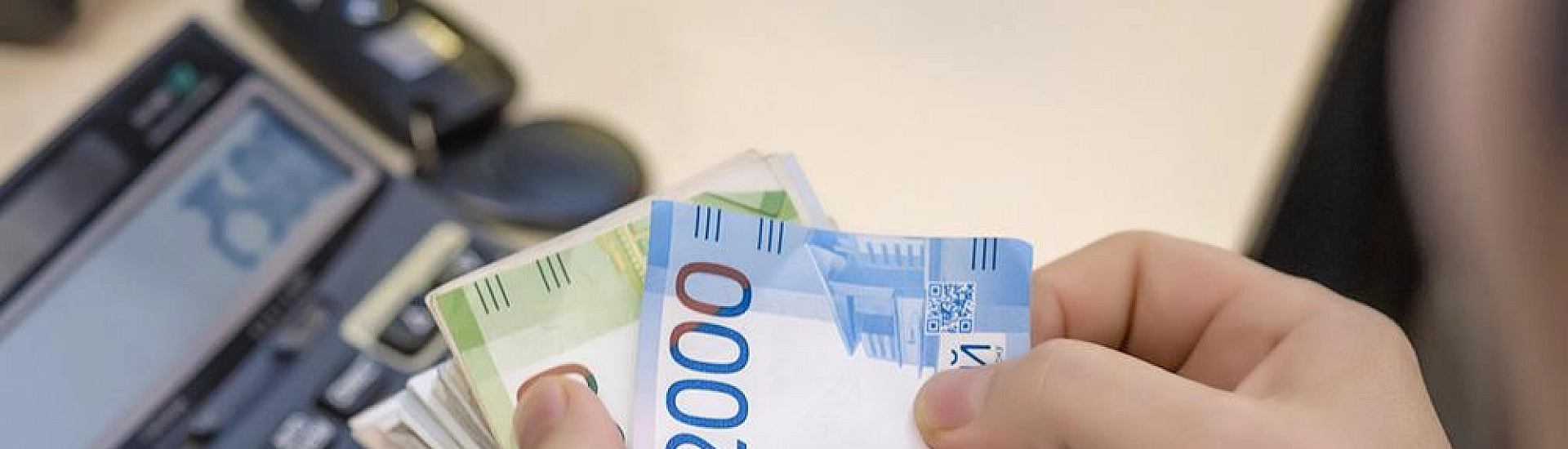 С октября зарплаты федеральных работников вырастут на 7,6%
