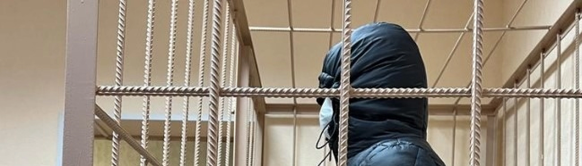 В Новосибирске экс-сотрудника полиции осудили условно за взятки и злоупотребление полномочиями