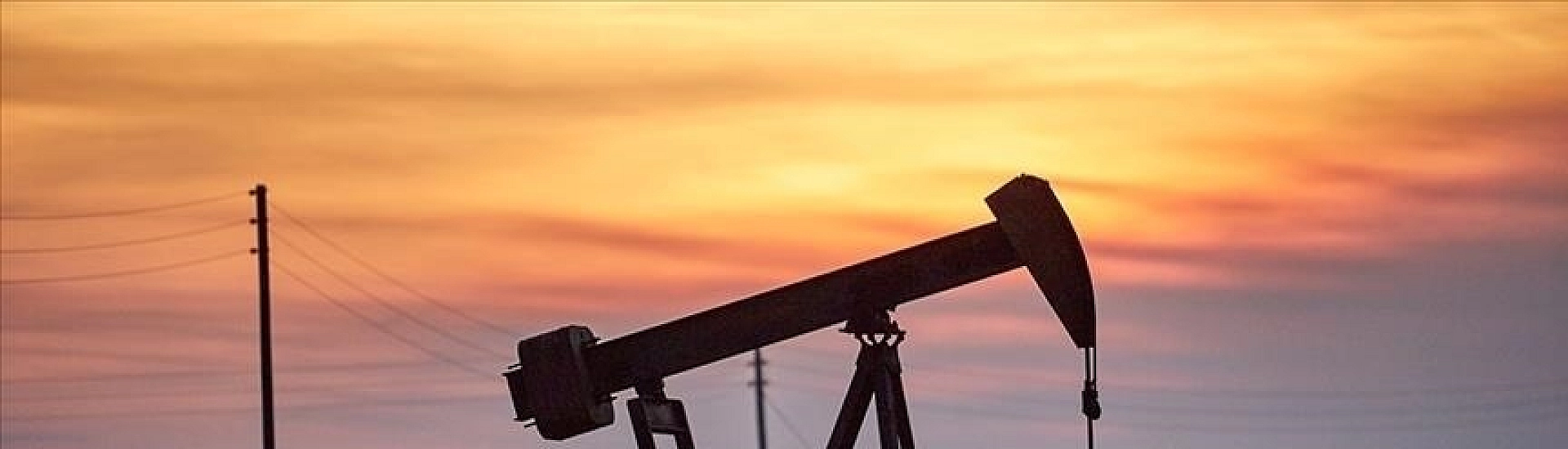 Нефть снижается после трехдневного роста