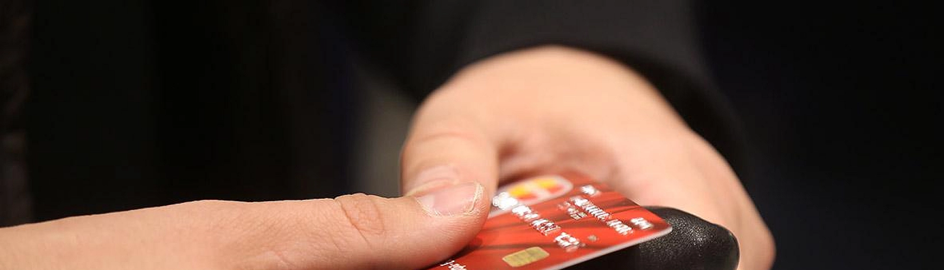 Банки предлагают ограничить число карт и обязать операторов компенсировать ущерб от мошенников