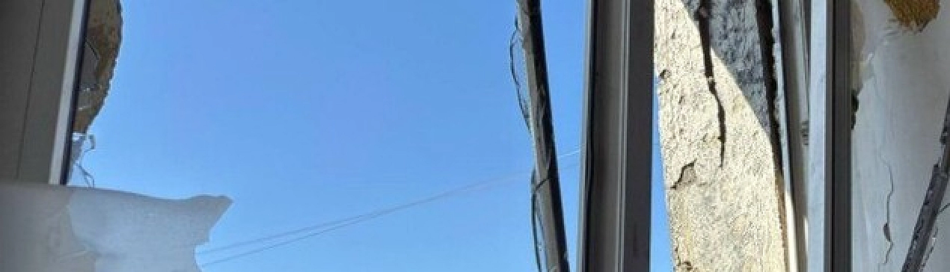 В Белгороде дрон ВСУ взорвался у здания администрации, пострадали два человека