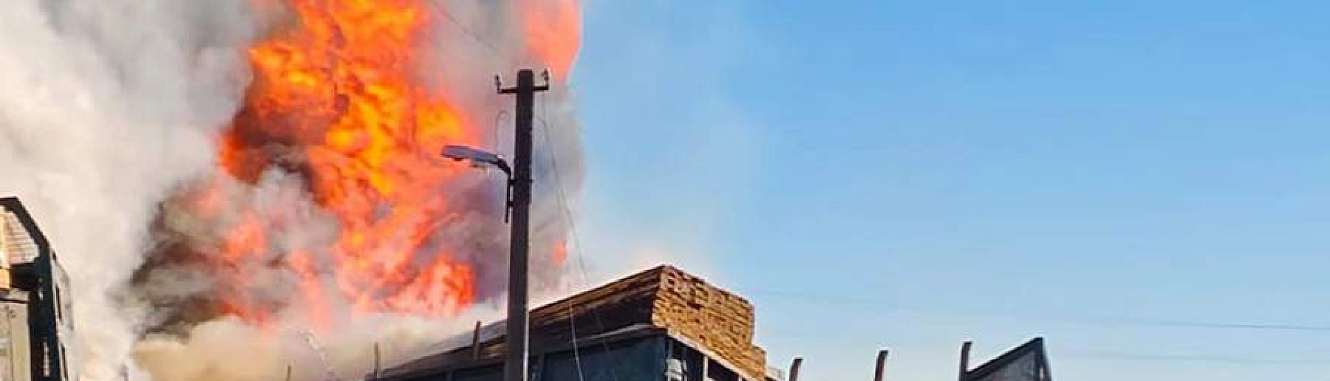 В Смоленской области прокуратура проверяет пожар после схода вагонов с бензином