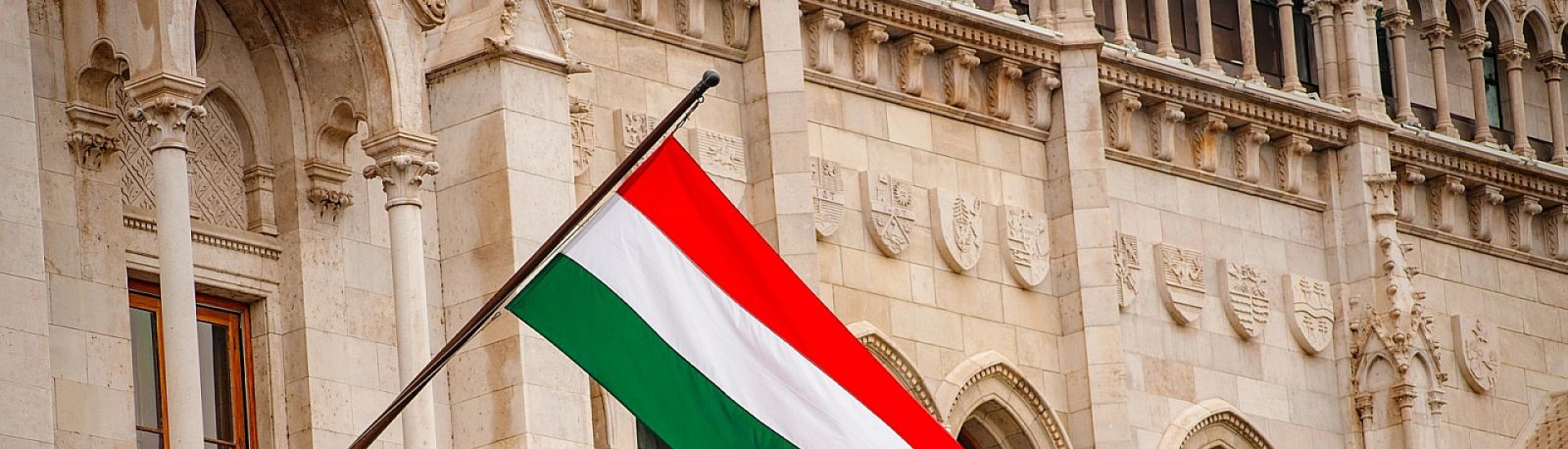 Венгрия не стала возражать против эмбарго на российский СПГ в новом пакете санкций ЕС