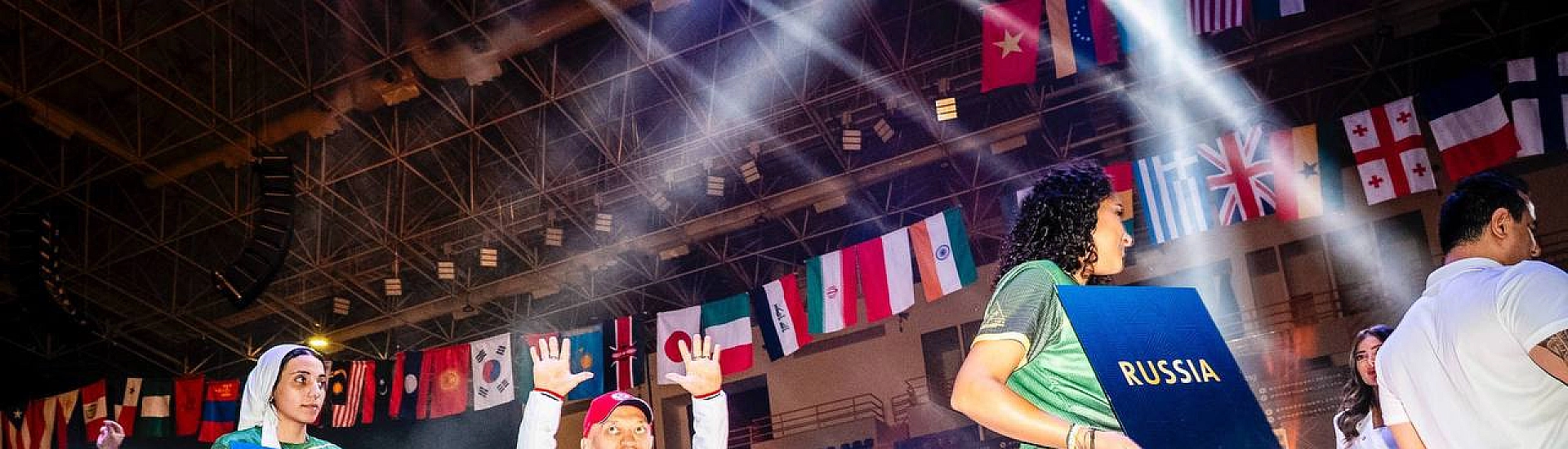 Сборная России по парапауэрлифтингу вышла с флагом на открытии чемпионата мира