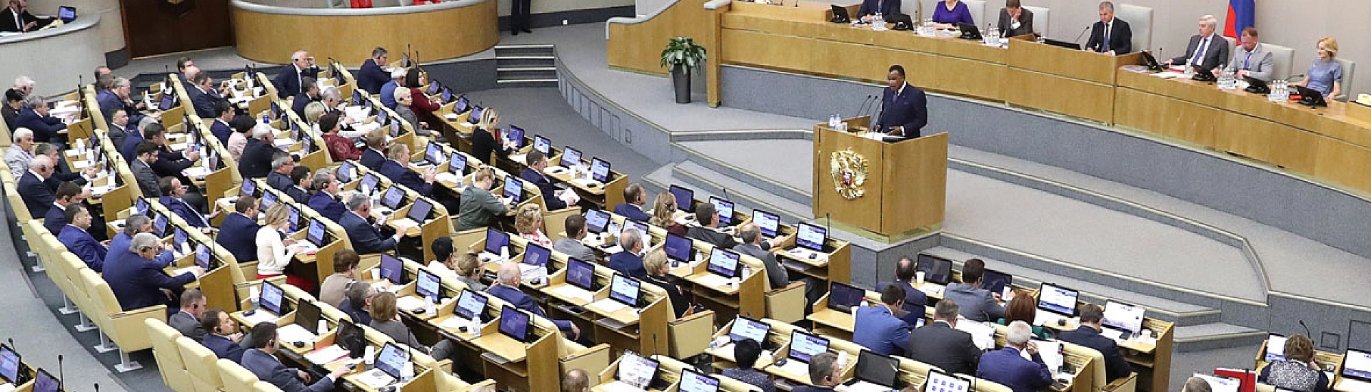 Комитет Госдумы отклонил инициативу о повышении штрафов для чиновников за оскорбления и игнорирование обращений граждан