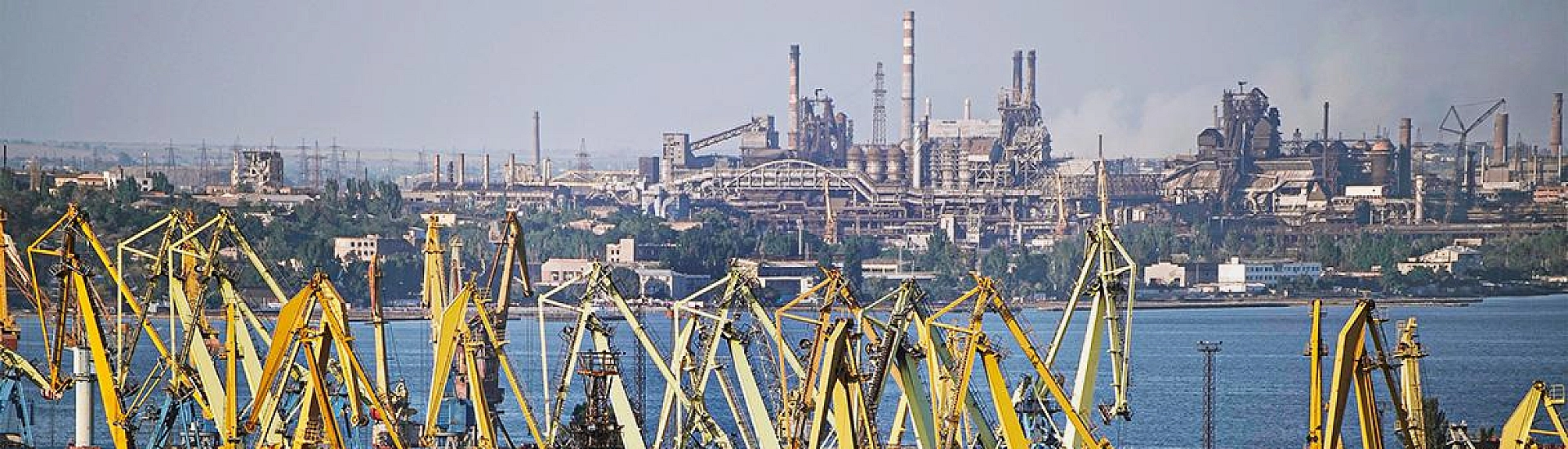 В морском порту Мариуполя откроют новый пункт пропуска через границу России