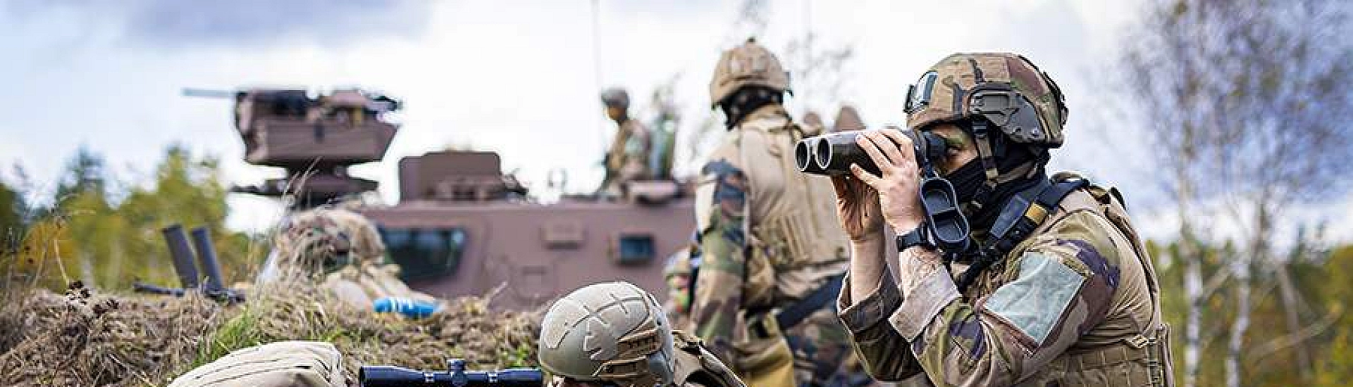 Макрон объявил о введении добровольной военной службы во Франции с лета 2026 года