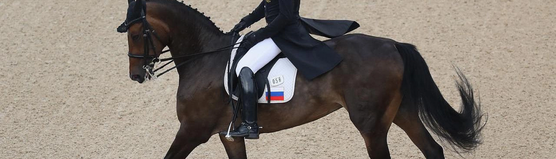 FEI разрешила юным всадникам из России и Белоруссии выступать под флагом и гимном