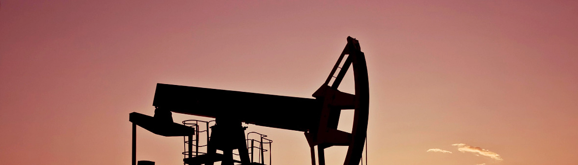 Цены на нефть удерживаются в плюсе на фоне низкой активности перед рождественскими выходными