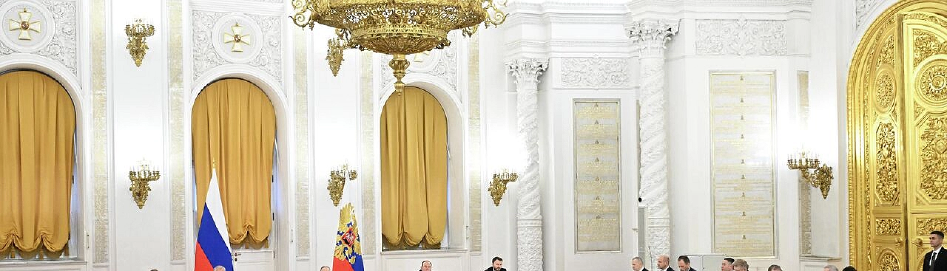 Путин назвал кадровые вопросы ключевым фактором развития страны