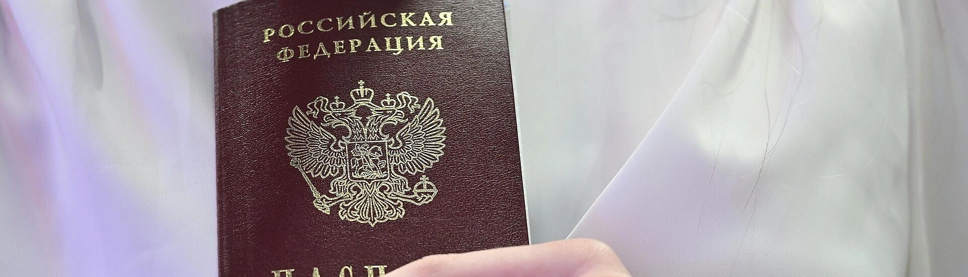 Правкомиссия одобрила требование справки о судимости для иностранцев