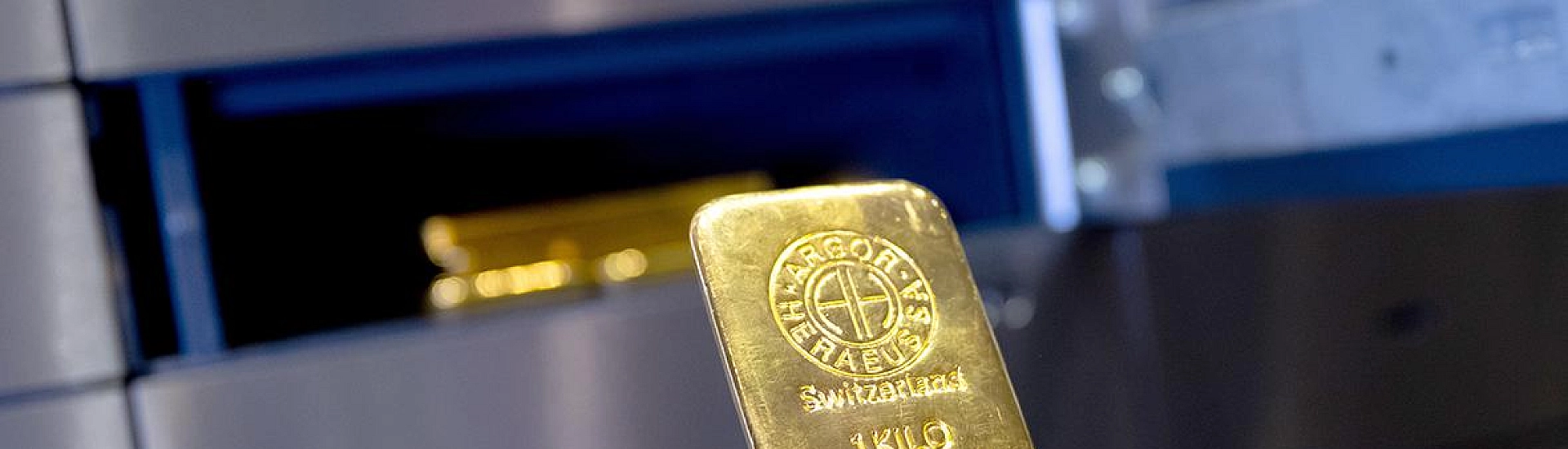 Минфин предложил ограничить вывоз золота физлицами за рубеж слитками от 100 граммов