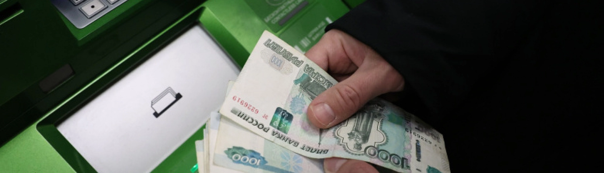 Долг от 10 тысяч рублей может привести к запрету на выезд за границу