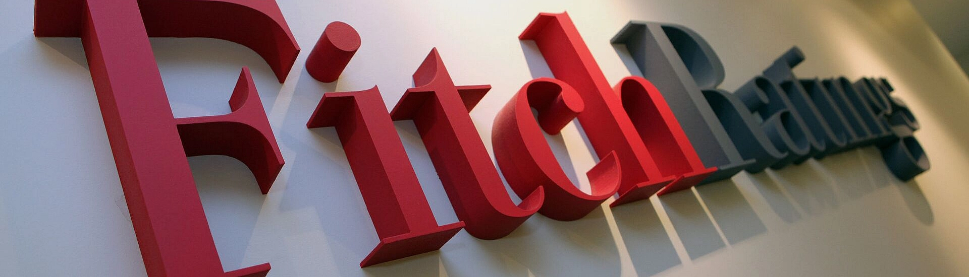Fitch повысило прогноз цен на нефть Brent и WTI на 2026 год