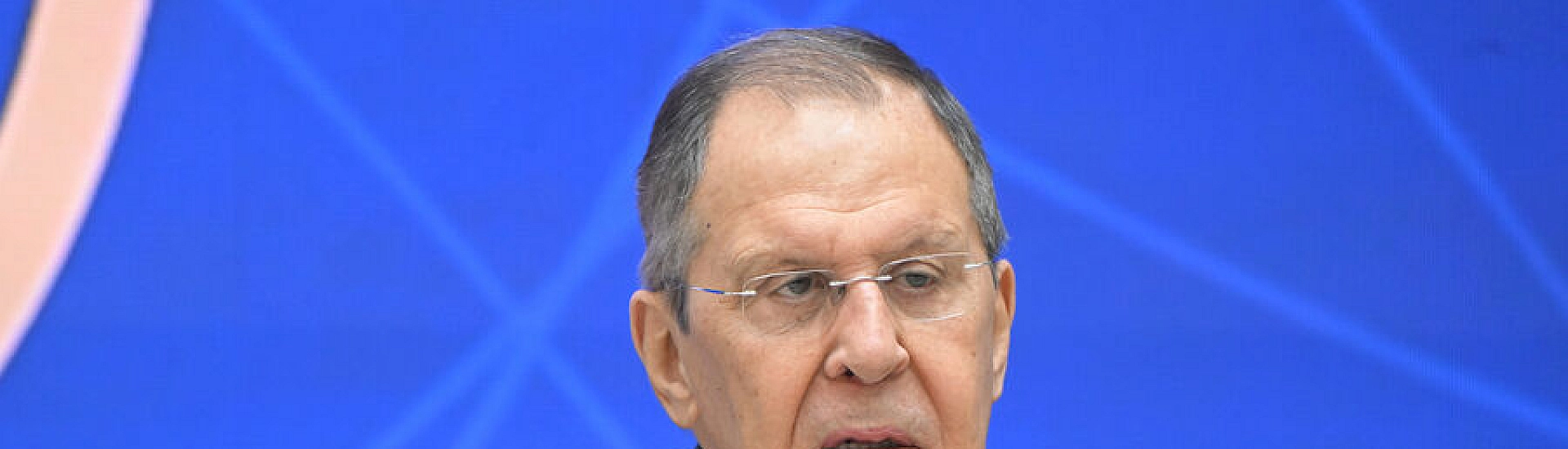 Лавров пошутил о переводе на встрече с главой МАГАТЭ и рассмешил участников переговоров