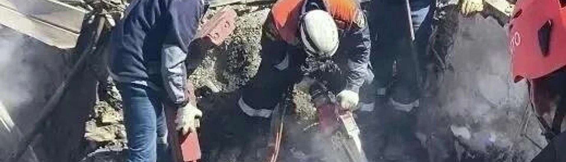 В Туапсе вторые сутки ищут девочку под завалами после атаки дронов