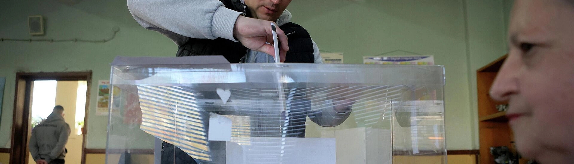 Партия Радева лидирует на выборах в Болгарии после подсчета 78% голосов