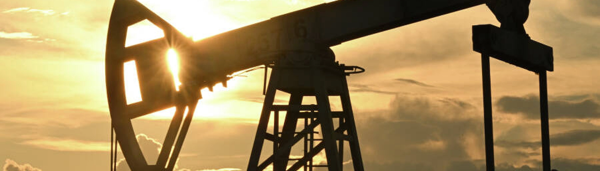 Нефть подорожала более чем на 5% на фоне новой эскалации вокруг Ормузского пролива