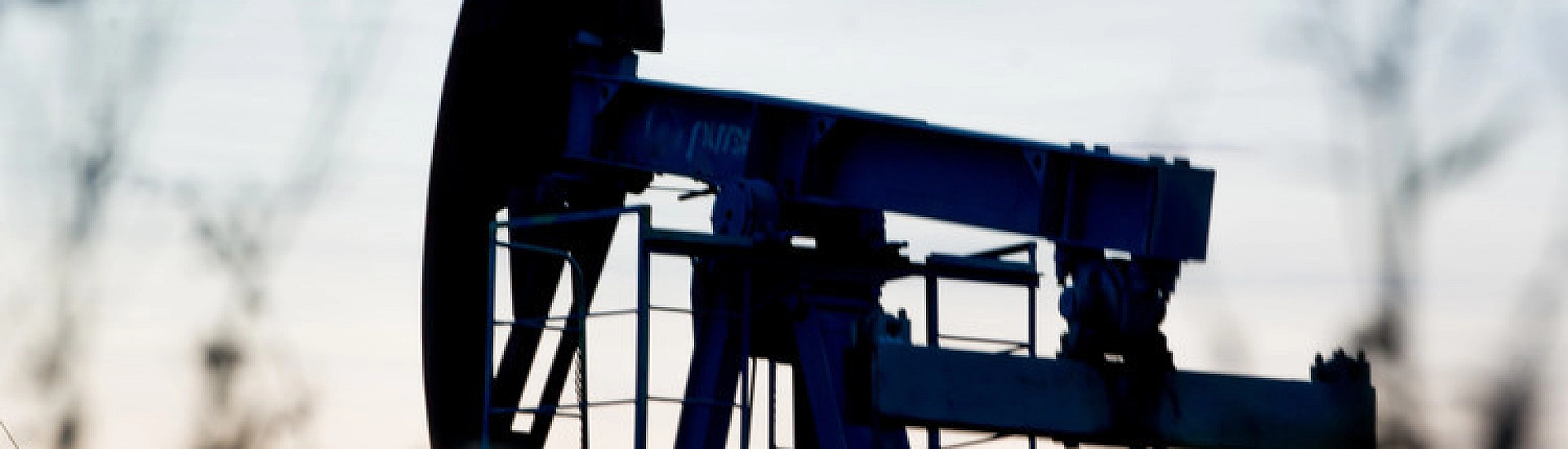 Нефть дорожает на фоне напряженности на Ближнем Востоке