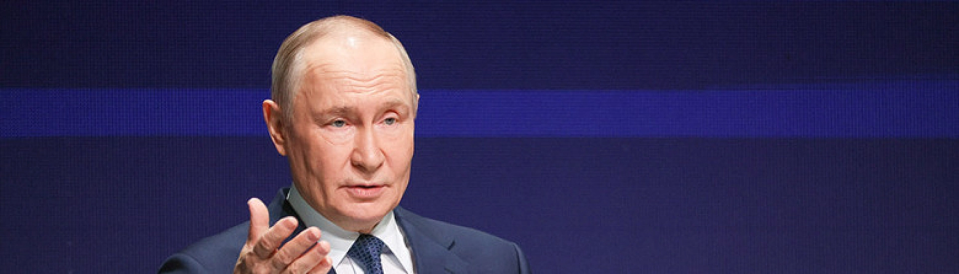 Путин призвал парламентариев избегать излишних запретов и развивать гибкое законодательство