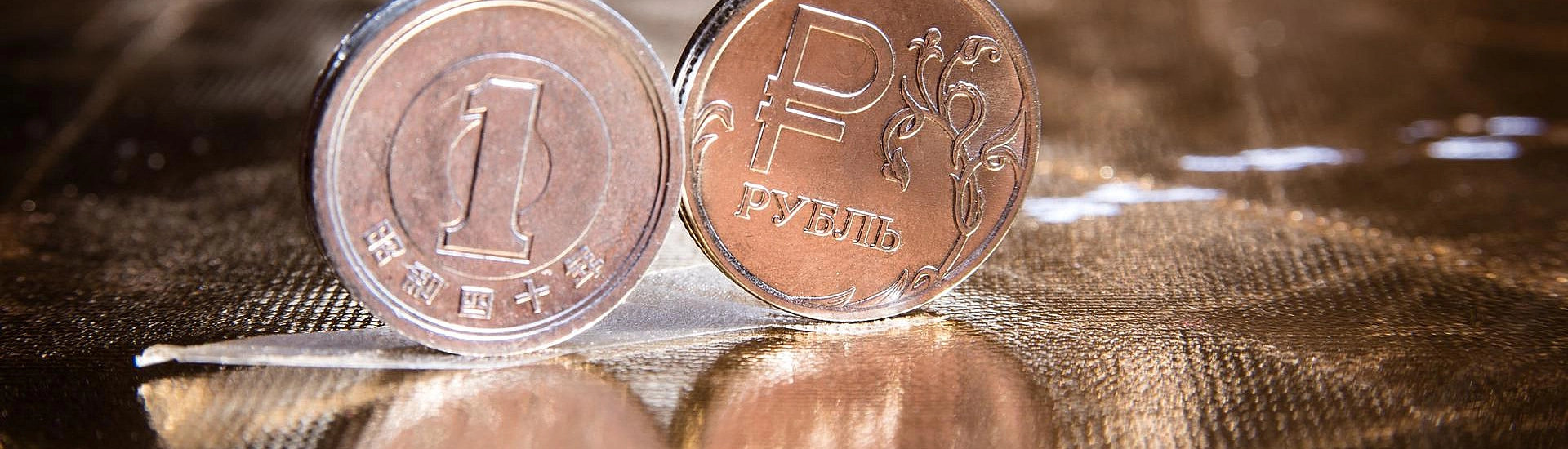 Рубль слегка ослаб к юаню на старте торгов на «Московской бирже»