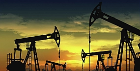 Нефть дорожает на фоне геополитической напряженности и санкций