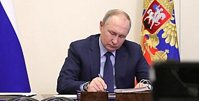 С 1 октября зарплаты силовиков, судей и прокуроров вырастут на 7,6%