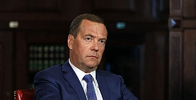 Медведев заявил, что после отмены встречи Путина и Трампа Россия может усиливать удары по Украине