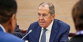 Лавров заявил о попытках НАТО повлиять на позицию США по мирному урегулированию конфликта на Украине