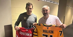 Овечкин и Малкин обменялись игровыми формами после матча НХЛ