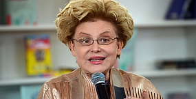 Елена Малышева ударила гостя в эфире «Жить здорово!» после его рассказа о разводе