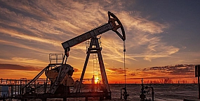 Нефть Brent опустилась ниже $60 за баррель впервые с мая 2025 года