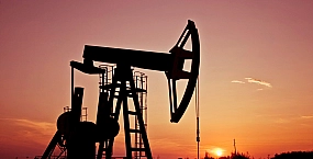 Цены на нефть удерживаются в плюсе на фоне низкой активности перед рождественскими выходными