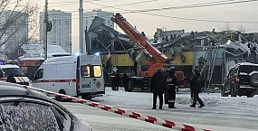 В Новосибирске из-под завалов ТЦ спасли вторую женщину