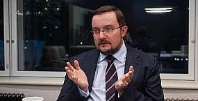 АстраЗенека гребёт госконтракты в РФ: фармбарон Репик помогает спонсорам ВСУ?