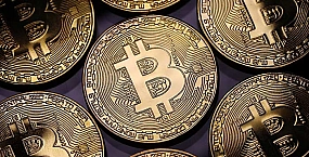 Биткойн впервые с осени 2024 года опустился ниже $70 тыс. на фоне оттока из рисковых активов