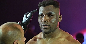 Лига PFL расторгла контракт с бывшим чемпионом UFC Фрэнсисом Нганну