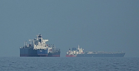 США могут снять санкции с части иранской нефти и увеличить предложение на рынке