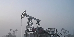 Нефть дешевеет на фоне сигналов о разблокировке Ормузского пролива