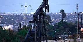 Brent торгуется около $104,1 за баррель