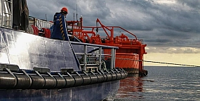 Казахстан заявил о стабильных поставках нефти по КТК после атаки в Новороссийске