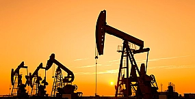 Нефть дешевеет на фоне ожиданий переговоров США и Ирана