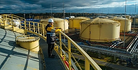 Нефть снова дорожает на фоне обострения ситуации на Ближнем Востоке