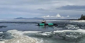 Пять человек погибли при опрокидывании катера на Байкале