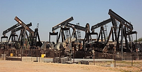 Нефть дешевеет на ожиданиях снижения напряженности на Ближнем Востоке
