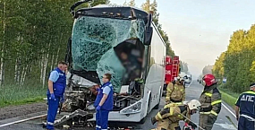 Один человек погиб при столкновении вахтового автобуса с грузовиком под Тюменью