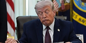 В книге о Трампе рассказали, как он украшал Овальный кабинет суперклеем