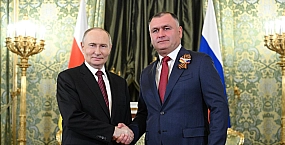 Путин обсудил с Гаглоевым развитие отношений России и Южной Осетии