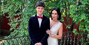 Алика Смехова отправилась в Англию с 18-летним сыном